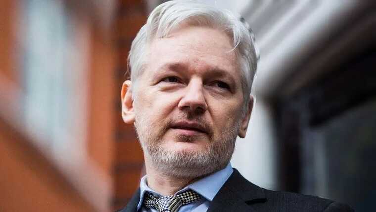 Основатель WikiLeaks Ассанж вышел из тюрьмы в результате сделки с США