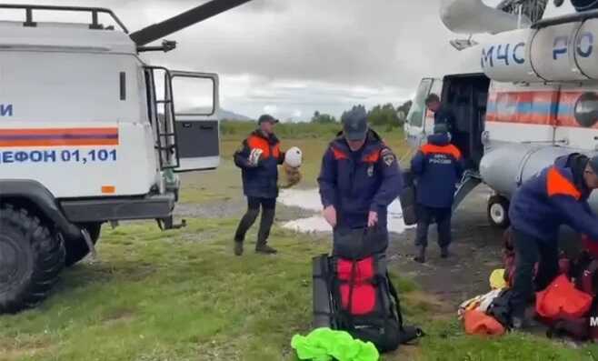 На Камчатке найдены обломки пропавшего вертолета Ми-8 с туристами на борту