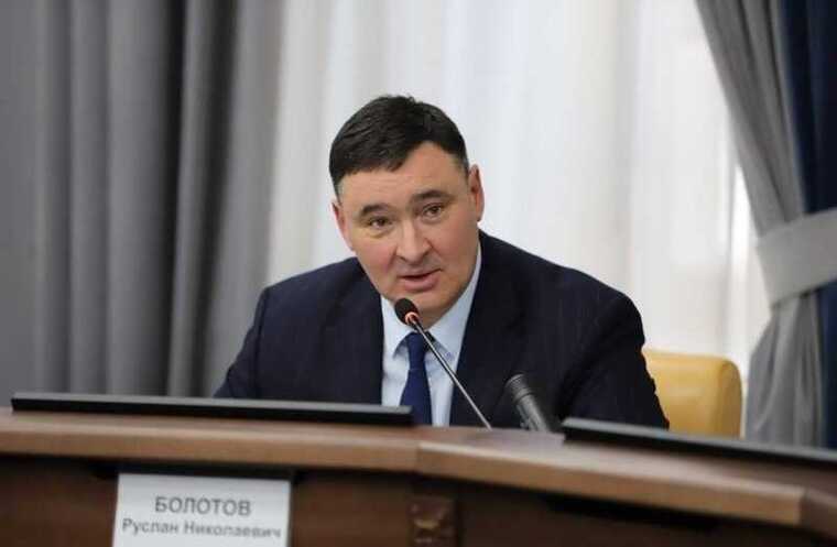 Иркутский мэр в тени: как Руслан Болотов завоевывал награды вместо уважения горожан
