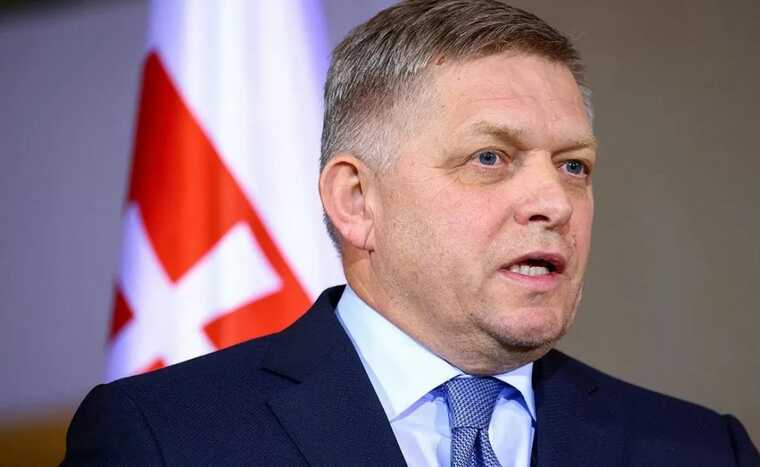 Роберт Фицо сообщил об отказе Эстонии пропустить его самолёт