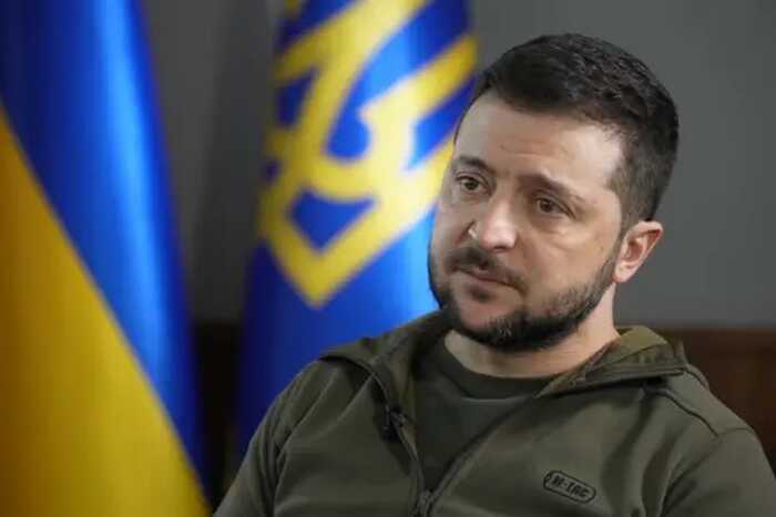 На вопрос о послании Путину Зеленский ответил прямо: «Я тут!»