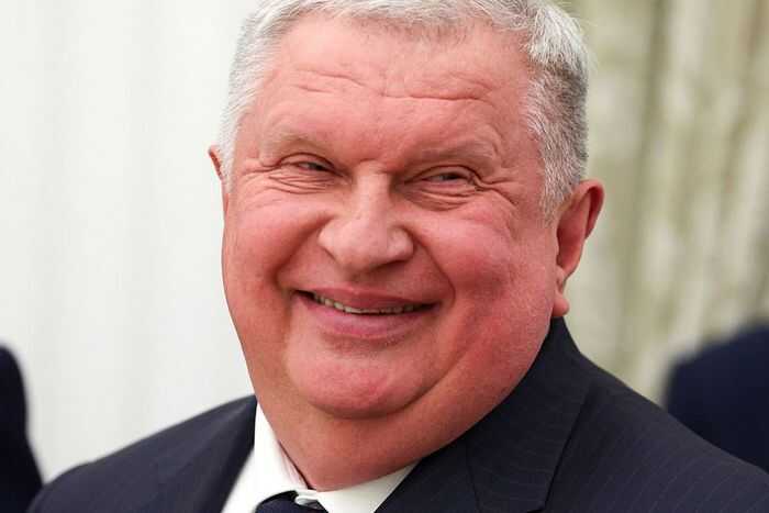 Сечин заявил о проблемах «Роснефти» из-за сильного рубля и тарифов — забыв о миллиардных доходах
