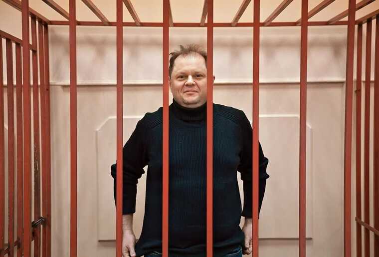 Экс-замминистра транспорта Владимир Токарев признан виновным в растрате 423 миллионов рублей и приговорён к 8 годам