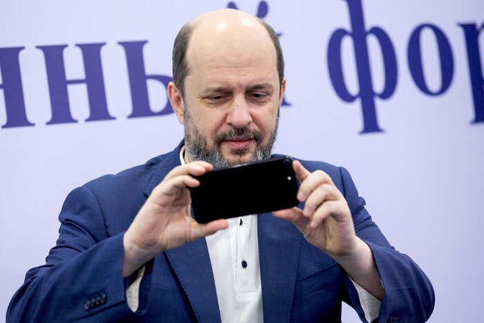 Власти РФ готовят мессенджер с полной деанонимизацией через «Госуслуги»