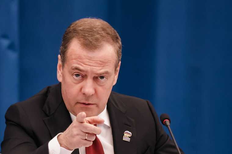 Дмитрий Медведев прокомментировал возможную поддержку Ирана ядерными арсеналами