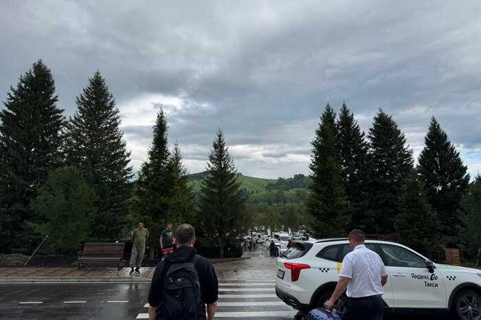 Герман Греф и Евгений Минченко на Алтае: бизнес-джет и обострение отношений с таксистами