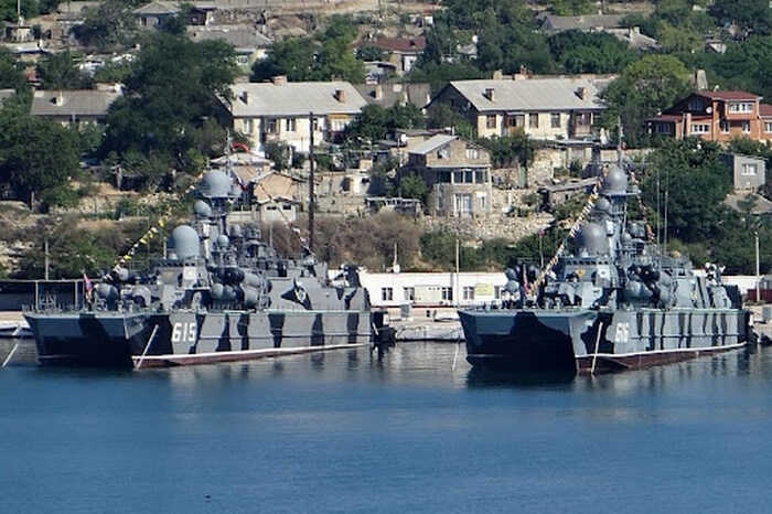 Плавающие мертвецы: подлодка «Алроса» и другие списанные корабли в строю ради схем