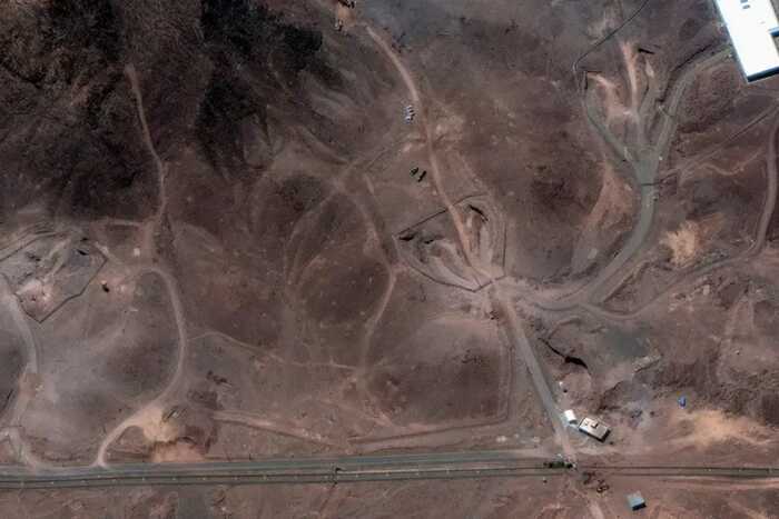 Активность на иранском ядерном комплексе Фордо после авиаударов США и Израиля зафиксирована спутником Maxar