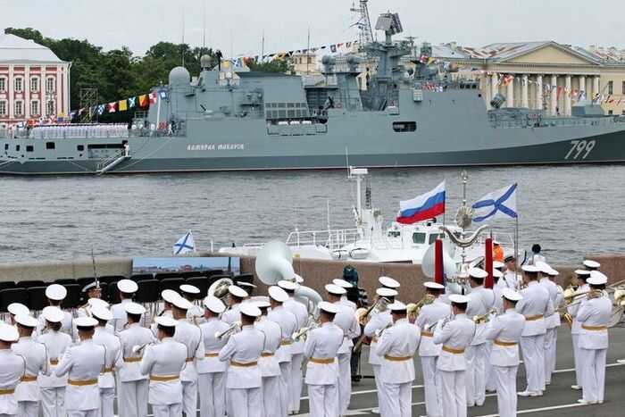 В Петербурге временно приостановили подготовку к параду ВМФ 27 июля из-за соображений безопасности