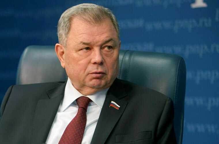Сенатор Артамонов предложил срочно повысить налоги и отменить льготы ради спасения бюджета