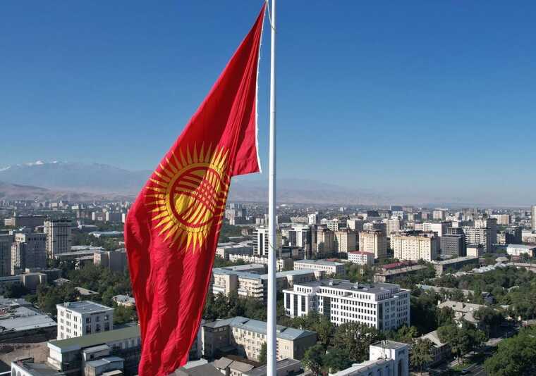 Банки Кыргызстана перекрыли кислород российским деньгам