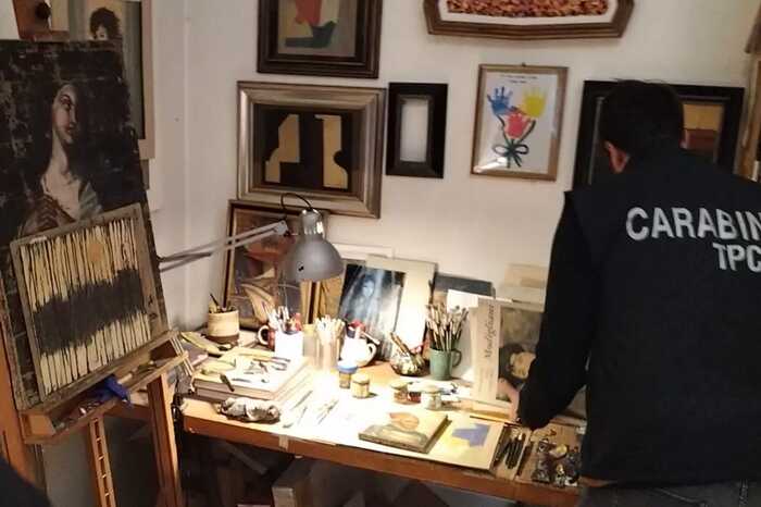 Carabinieri and Eurojust seize 104 counterfeit "Picassos" and "Munches" meant for sale abroad