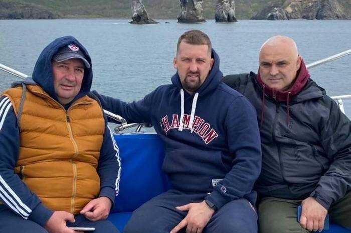 Бизнесмены Максим Ларин и Денис Дешёвкин, пропавшие после землетрясения на Камчатке, вышли на связь через погранслужбу
