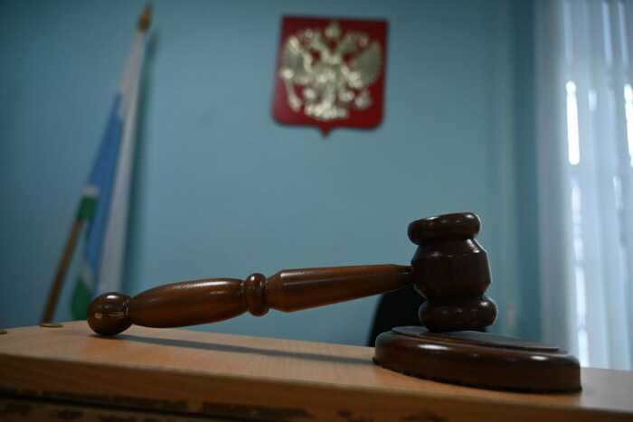 В Нижневартовске сотрудницу ФССП обвиняют в подделке документов и злоупотреблении полномочиями