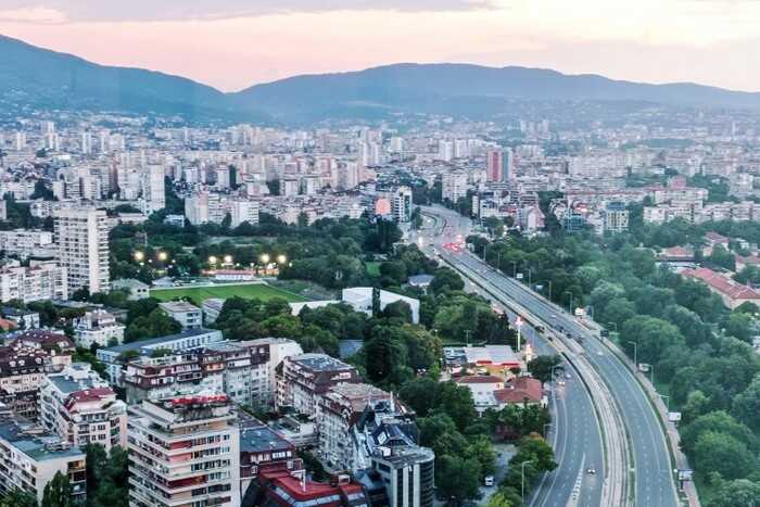 Bulgarian authorities conduct large-scale raids on arms dealers at Ukraine’s request