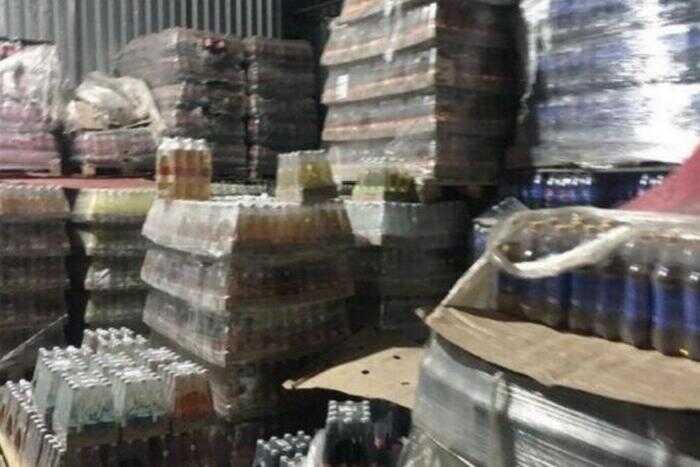 В Новосибирске изъяли 12 тысяч литров контрафактного алкоголя на складе