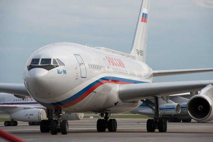 Самолёт Путина покинул Аляску и летит в Москву