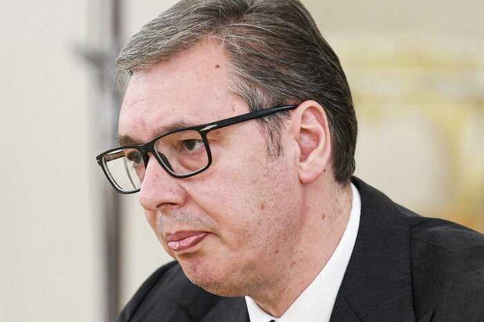 Вучич заявил о строгих мерах против митингующих, нападавших на полицию