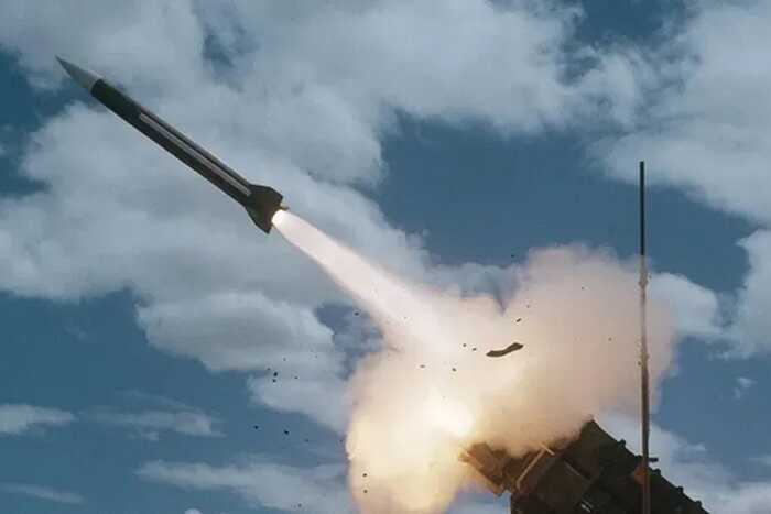 Израильская армия атаковала военный комплекс в Йемене, включая президентский дворец и топливные склады