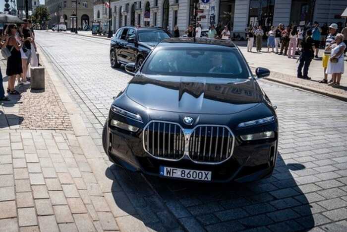 Оппозиция раскритиковала Навроцкого за роскошный автомобиль в период подорожания для граждан